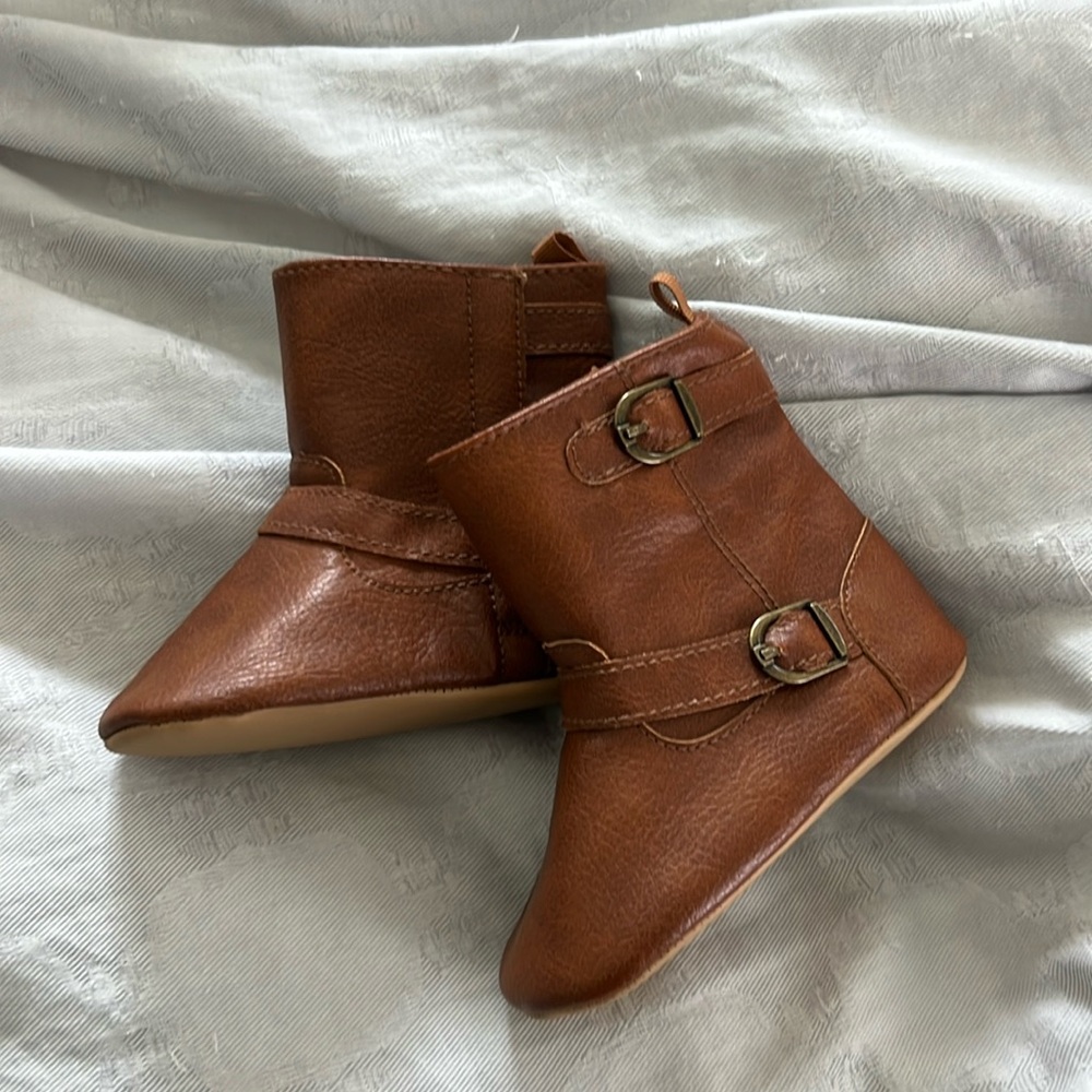NWOT Old Navy Baby Cognac double buckle Booties Sz 12-18 Months